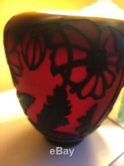 Valorie Surjan Poppy Cameo Vase Signed art red & black. Nourot collectible