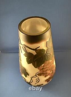 Vintage EMILE GALLE Reproduction Glass Cameo Cabinet Vase Grapes Grasshopper 10