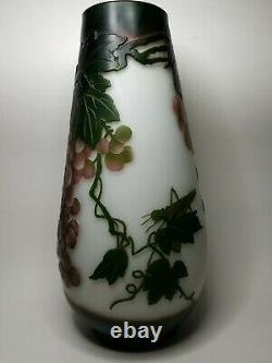 Vintage Emile Galle Reproduction Glass Cameo Cabinet Vase Grapes Grasshopper 10