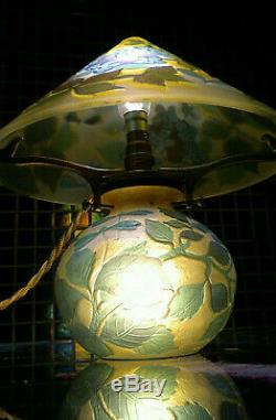 Vintage French Art Nouveau Cameo Art Glass Acid Etched Table Lamp Light