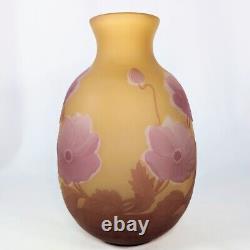 Vintage Mid-Century Cristiro Cameo Glass Vase Signed, 8.5 Excellent Condition