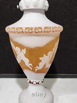 Vintage Working Cameo Art Glass Cherubs and Garland Table Lamp White and Amber